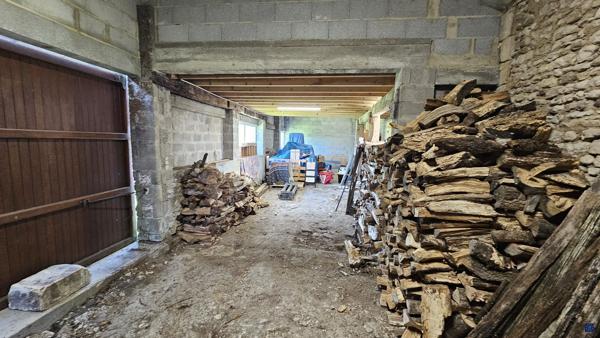 Charentaise de 300 m² à SEMUSSAC