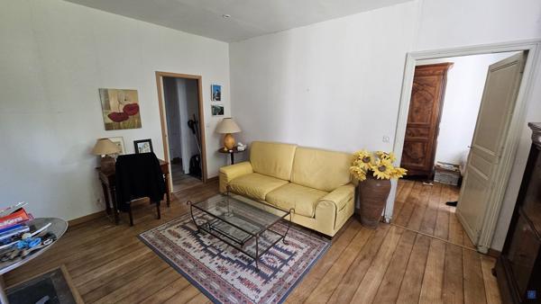 Charentaise de 300 m² à SEMUSSAC