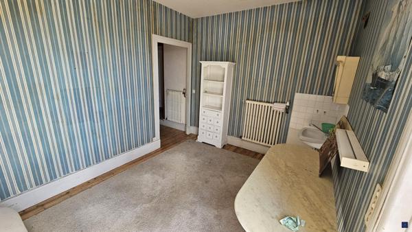 Charentaise de 300 m² à SEMUSSAC