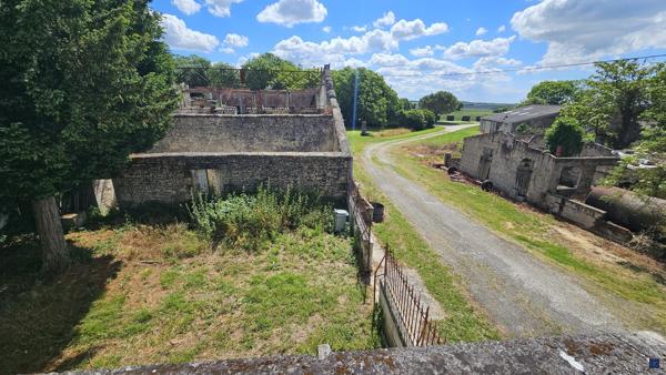 Charentaise de 300 m² à SEMUSSAC