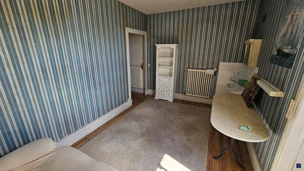 Charentaise de 300 m² à SEMUSSAC