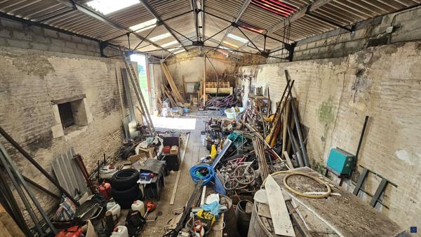 Charentaise de 300 m² à SEMUSSAC