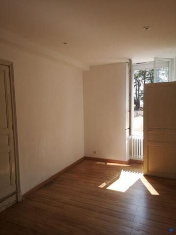 Charentaise de 300 m² à SEMUSSAC