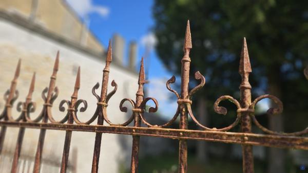 Charentaise de 300 m² à SEMUSSAC
