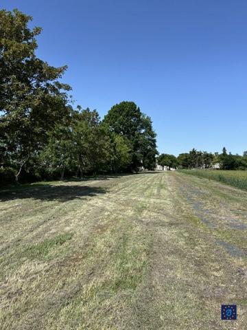 Charentaise de 300 m² à SEMUSSAC