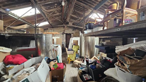 Charentaise de 300 m² à SEMUSSAC