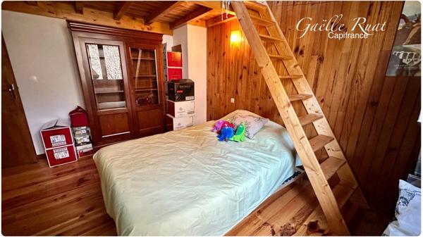 Chalet 3 faces 3 chambres sur parcelle de plus de 800 m² – Exposition sud / sud-ouest – Vue dégagée montagne