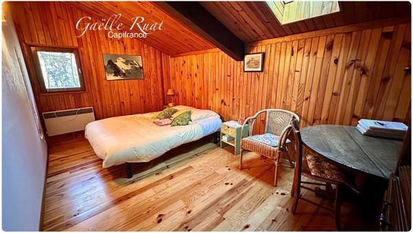 Chalet 3 faces 3 chambres sur parcelle de plus de 800 m² – Exposition sud / sud-ouest – Vue dégagée montagne