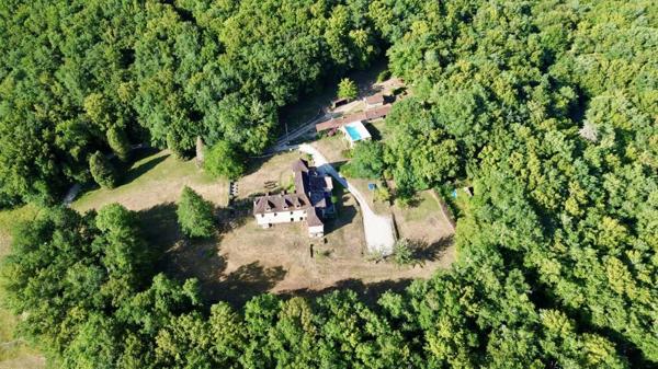 Maison ancienne - Les eyzies Propriété de caractère ade 20 hectares avec maison principale, maison d'amis, piscine, étang et cadre naturel