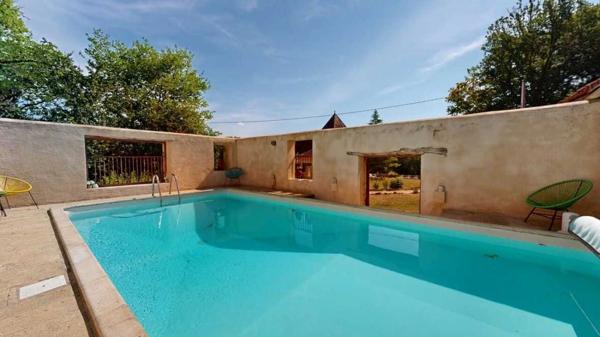 Maison ancienne - Les eyzies Propriété de caractère ade 20 hectares avec maison principale, maison d'amis, piscine, étang et cadre naturel