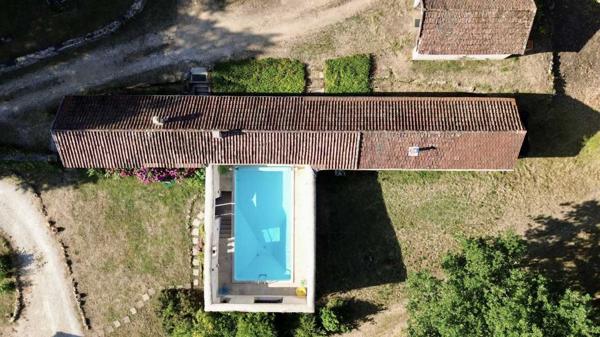 Maison ancienne - Les eyzies Propriété de caractère ade 20 hectares avec maison principale, maison d'amis, piscine, étang et cadre naturel