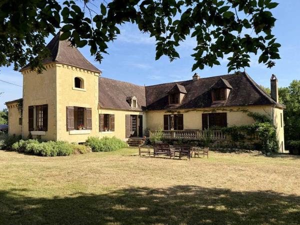 Maison ancienne - Les eyzies Propriété de caractère ade 20 hectares avec maison principale, maison d'amis, piscine, étang et cadre naturel