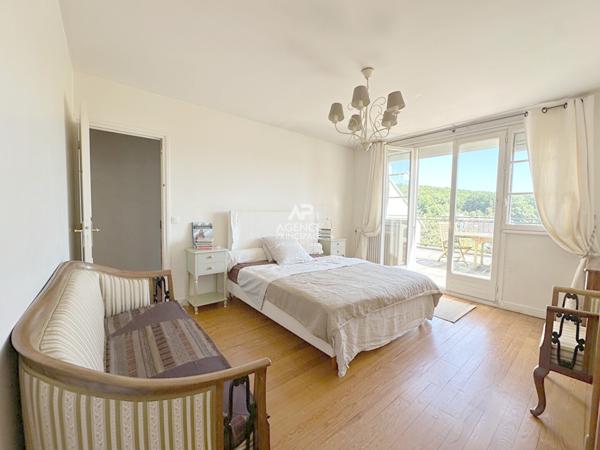 CHAVILLE Rive Droite- Foret des fausses reposes - Maison de 7 pièces au calme d'une impasse . €1 076 000 ** - Référence 694-C