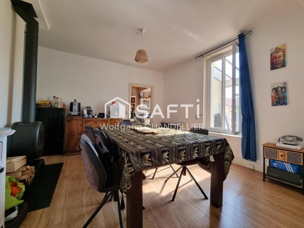 2 garages, panneaux photovoltaïques, véranda, etc...