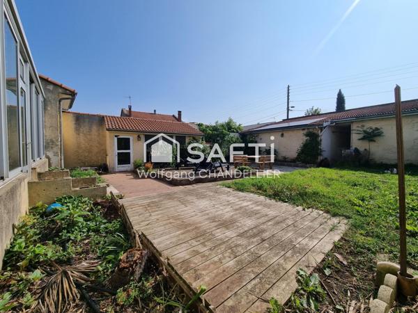 2 garages, panneaux photovoltaïques, véranda, etc...