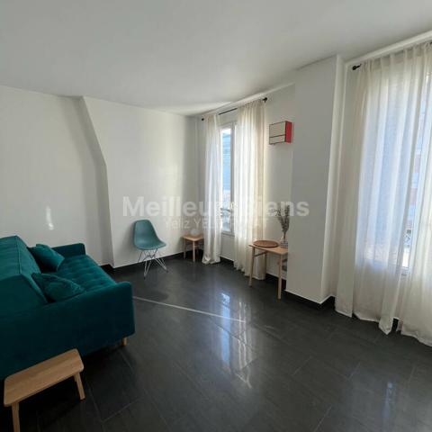 Charmant Studio refait à neuf Paris 11 ème