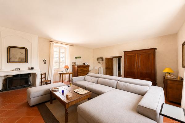 Vente Maison de luxe Uzès 9 Pièces 201.38 m²