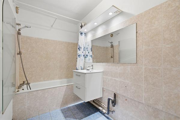 Appartement Saint Germain En Laye 4 pièce(s) 335 400 € **  - Référence  18512
