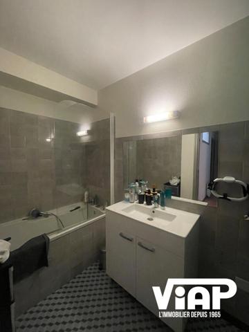 SPACIEUX T3 EN DUPLEX PROCHE DE LA PLACE DENIS DUSSOUBS , Limoges