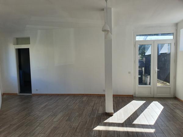 MAISON DE VILLE AVEC COUR MELUN