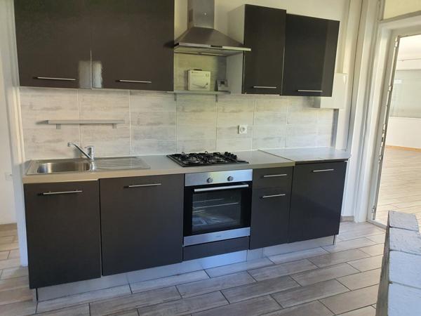 MAISON DE VILLE AVEC COUR MELUN