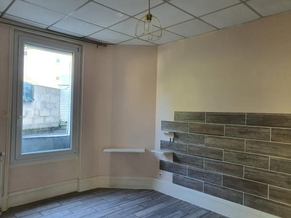 MAISON DE VILLE AVEC COUR MELUN