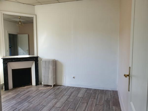 MAISON DE VILLE AVEC COUR MELUN