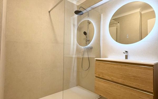 Appartement à louer    3 pièces • 54,17 m2 Nice