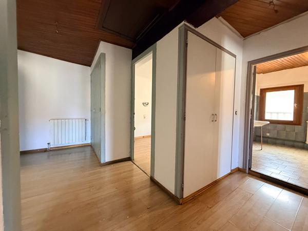 Maison de ville, 2 faces, 121 m²,garage, sans extérieur, 4 chambres, avec possibilité de division de logement
