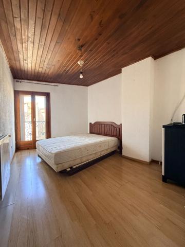 Maison de ville, 2 faces, 121 m²,garage, sans extérieur, 4 chambres, avec possibilité de division de logement