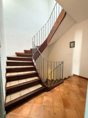 Maison de ville, 2 faces, 121 m²,garage, sans extérieur, 4 chambres, avec possibilité de division de logement