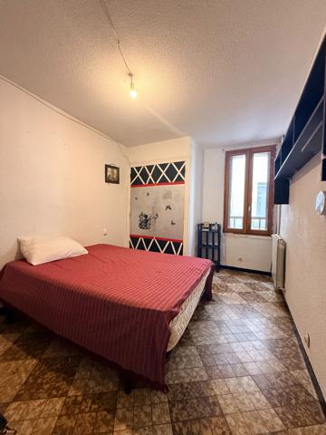 Maison de ville, 2 faces, 121 m²,garage, sans extérieur, 4 chambres, avec possibilité de division de logement