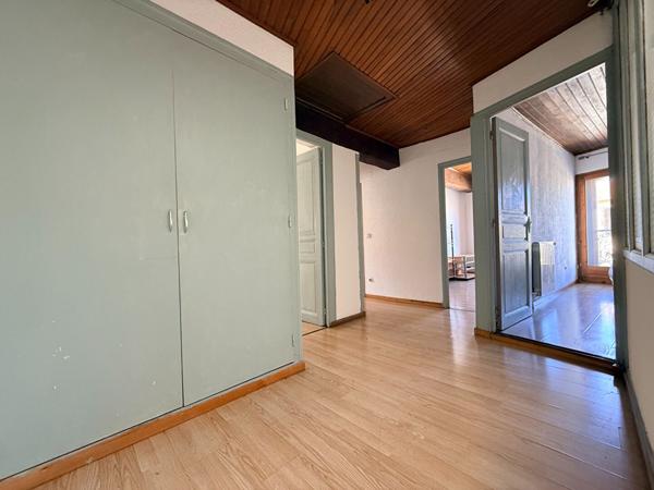 Maison de ville, 2 faces, 121 m²,garage, sans extérieur, 4 chambres, avec possibilité de division de logement