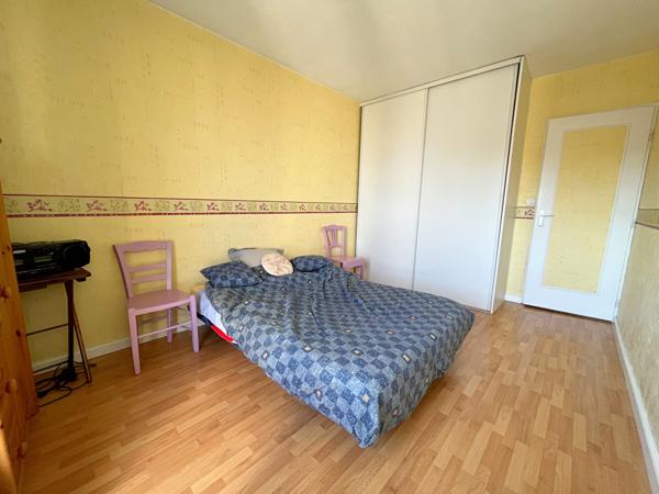 Appartement Villeurbanne T4 de 84.56 m² - étage élevé - cuisine équipée - balcon donnant sur le séjour et les chambres - cave et garage fermé