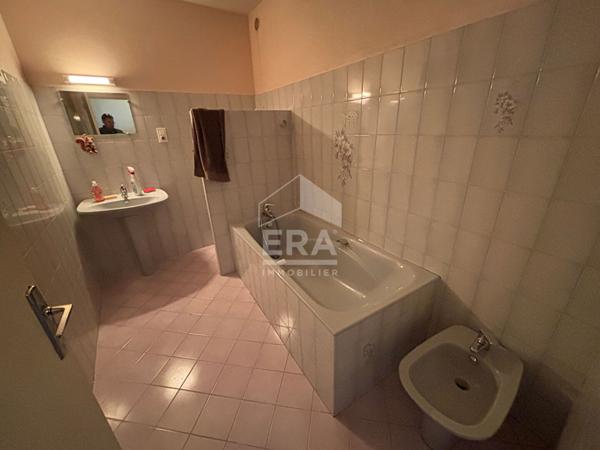 Corveissiat a vendre  Maison de 3 chambres, cuisine, salon, nombreuses dépendances, terrain 4429 m2