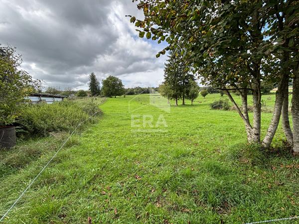 Corveissiat a vendre  Maison de 3 chambres, cuisine, salon, nombreuses dépendances, terrain 4429 m2