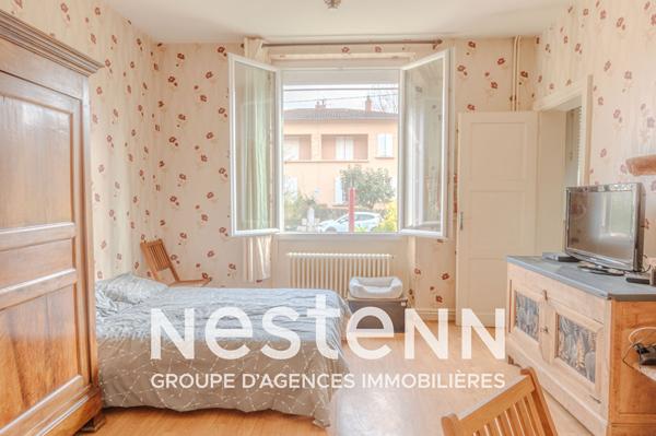 A Blaye-les-Mines, maison mitoyenne d'un côté 4 pièces principales sur sous-sol complet avec terrain attenant