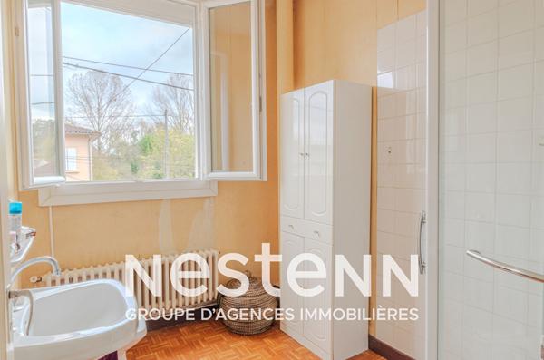 A Blaye-les-Mines, maison mitoyenne d'un côté 4 pièces principales sur sous-sol complet avec terrain attenant