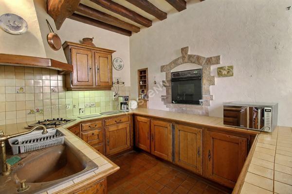 Maison ancienne centre ville EPERNON avec places de parkings