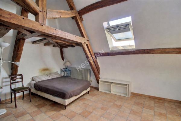 Maison ancienne centre ville EPERNON avec places de parkings