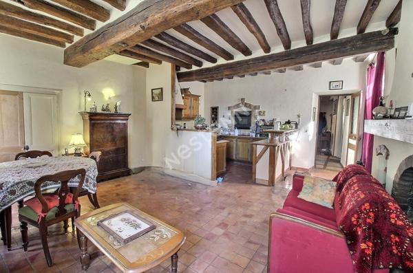 Maison ancienne centre ville EPERNON avec places de parkings