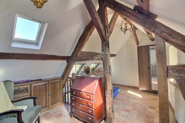 Maison ancienne centre ville EPERNON avec places de parkings