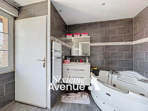 Maison 8 pièces 185.53 m2