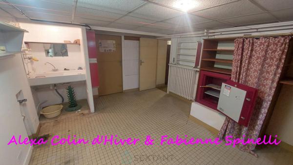 Jolie maison pierres et briques à rénover, proche toutes commodités