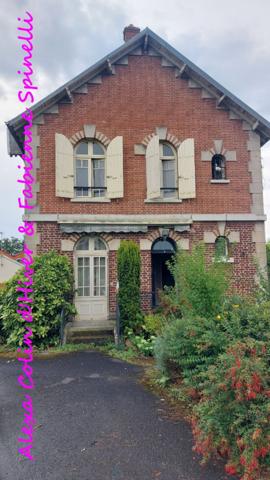 Jolie maison pierres et briques à rénover, proche toutes commodités