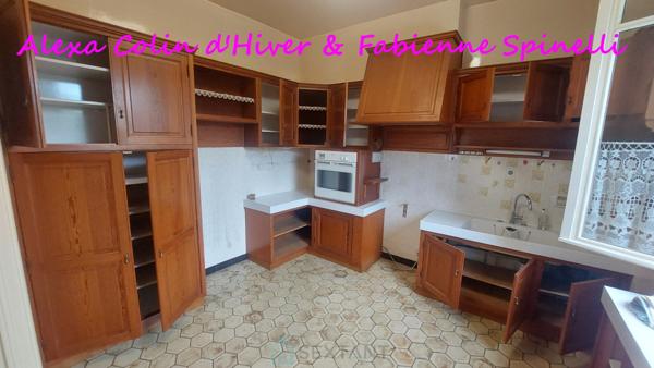 Jolie maison pierres et briques à rénover, proche toutes commodités