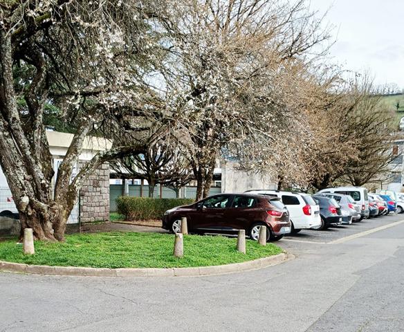 Local Aurillac 42 m2 accès PMR avec parking libre , Aurillac