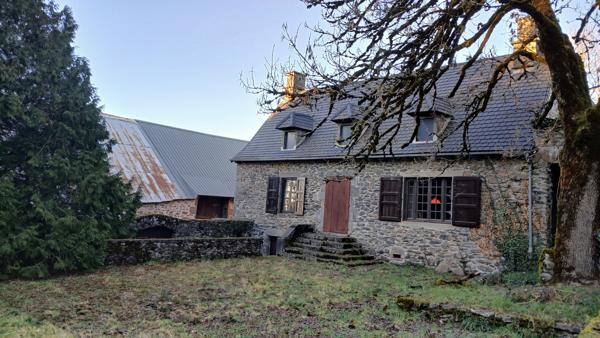 MAISON AUVERGNATE AVEC GRANGE Le Vigean (15200)