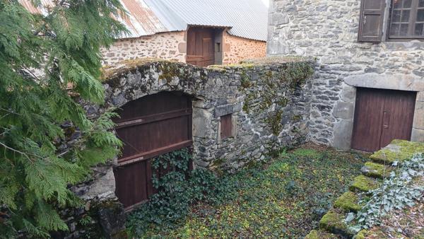 MAISON AUVERGNATE AVEC GRANGE Le Vigean (15200)