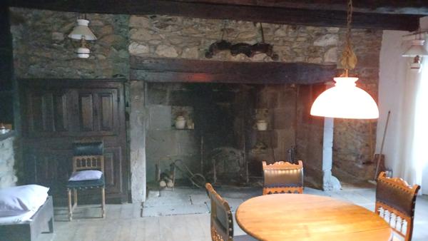 MAISON AUVERGNATE AVEC GRANGE Le Vigean (15200)